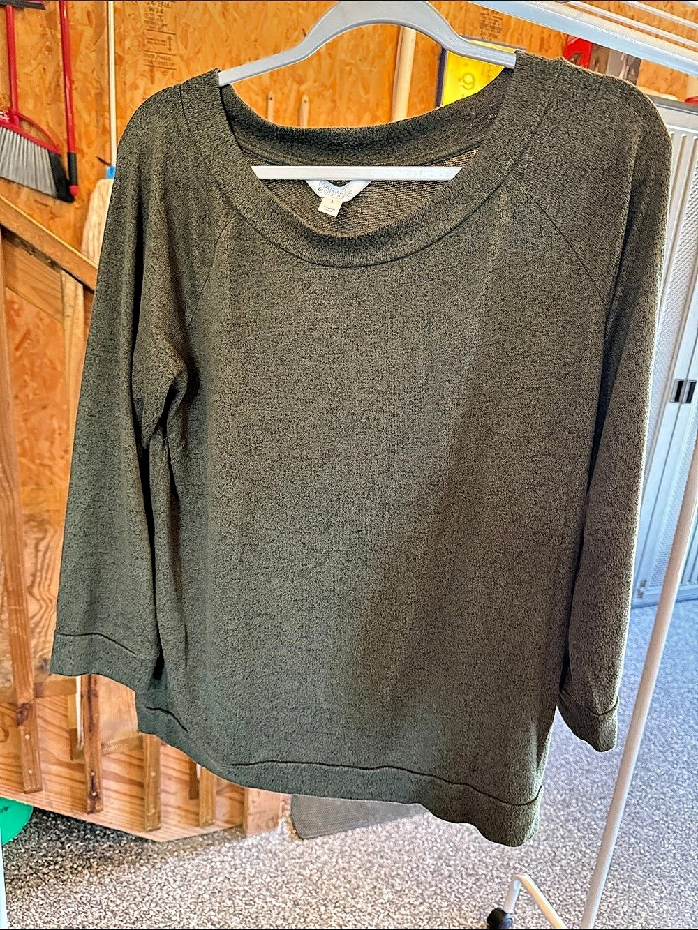 Market & Spruce Long Sleeve Top in Green Size Large Like New